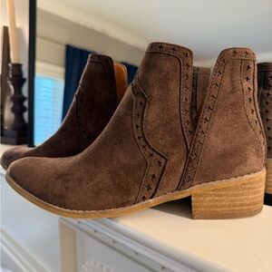 Mi.iM Brown Suede Star-Perforated Ankle Booties
